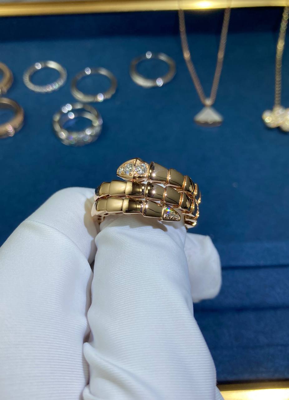 Serpenti double row ring with diamonds