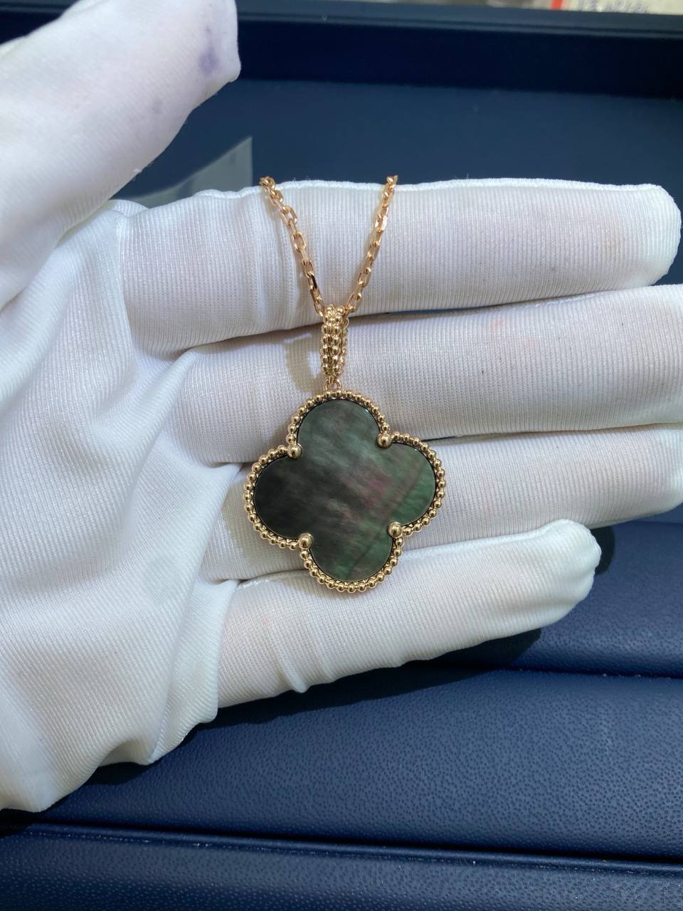 VC grey Mother-of-Pearl pendant, Large model