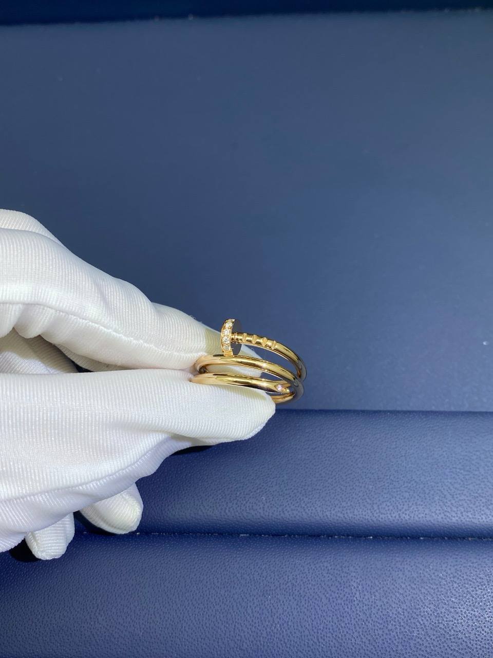Nail double row ring with diamonds