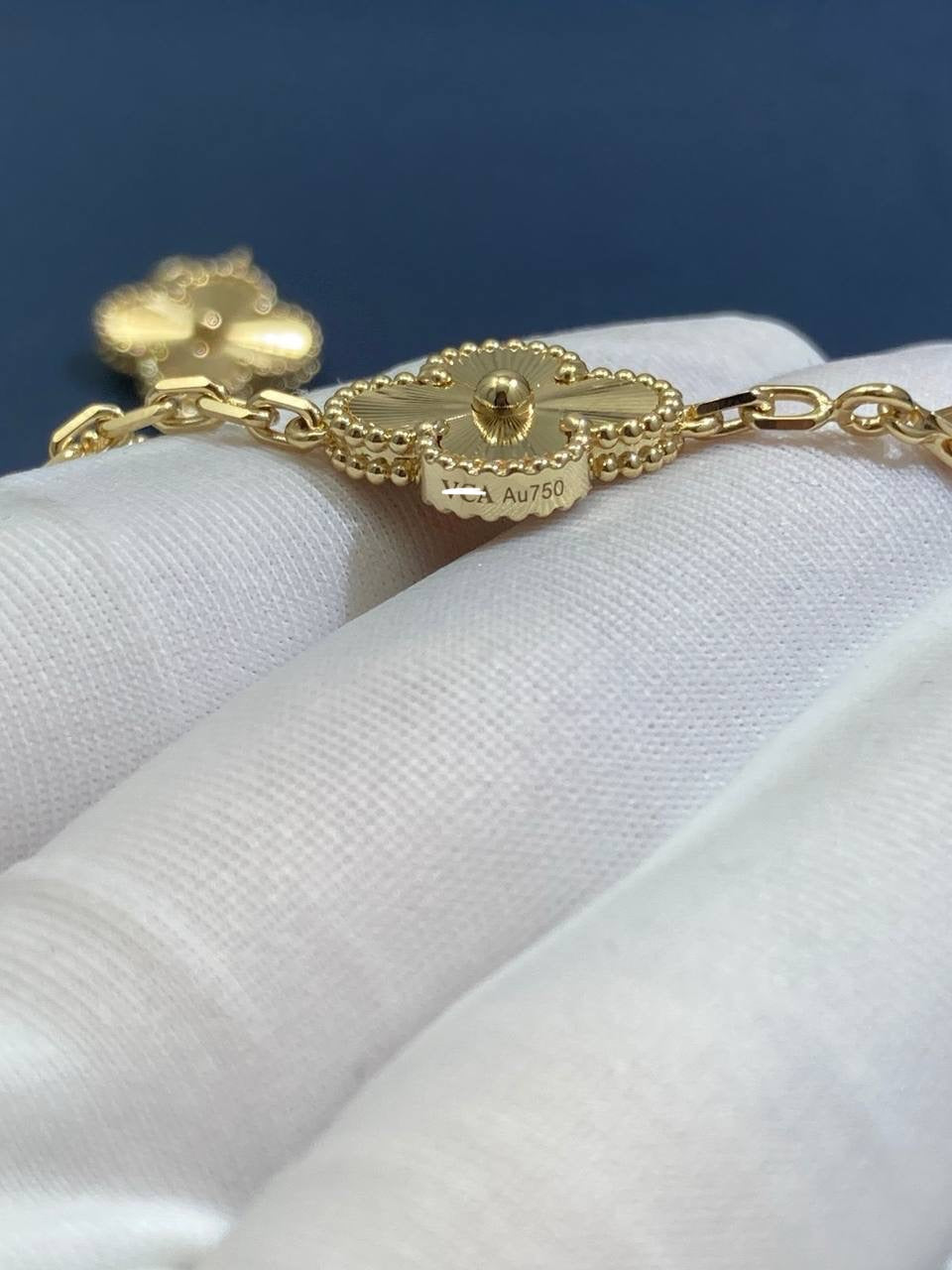 VC Guilloche bracelet
