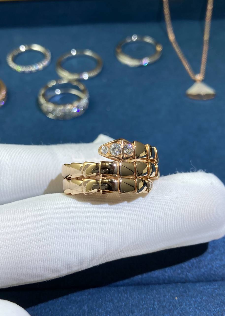 Serpenti double row ring with diamonds