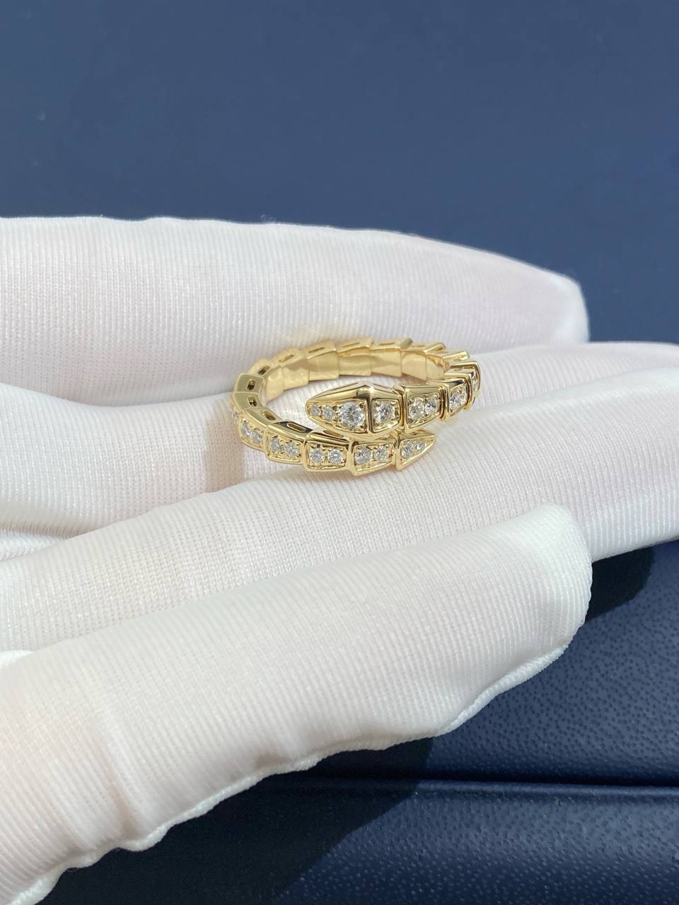 Serpenti full pave diamond ring, Small model