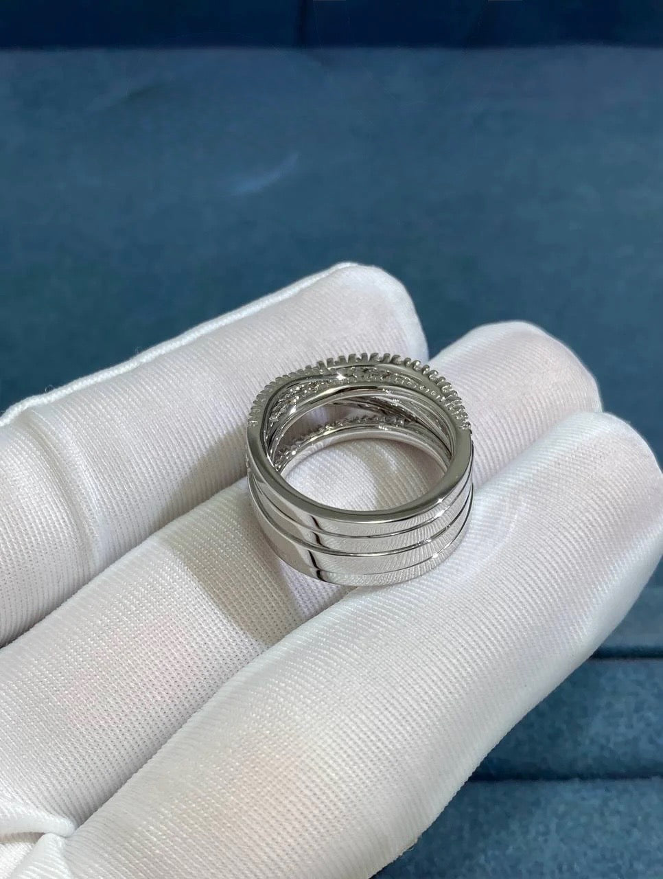 Etincelle full pave diamond ring