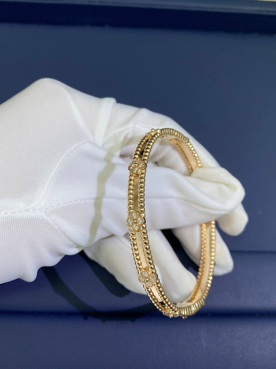 VC floral bracelet with diamonds