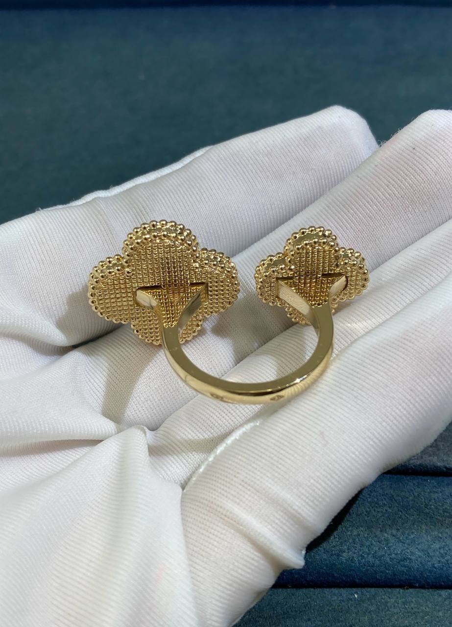 VC between the finger Malachite ring