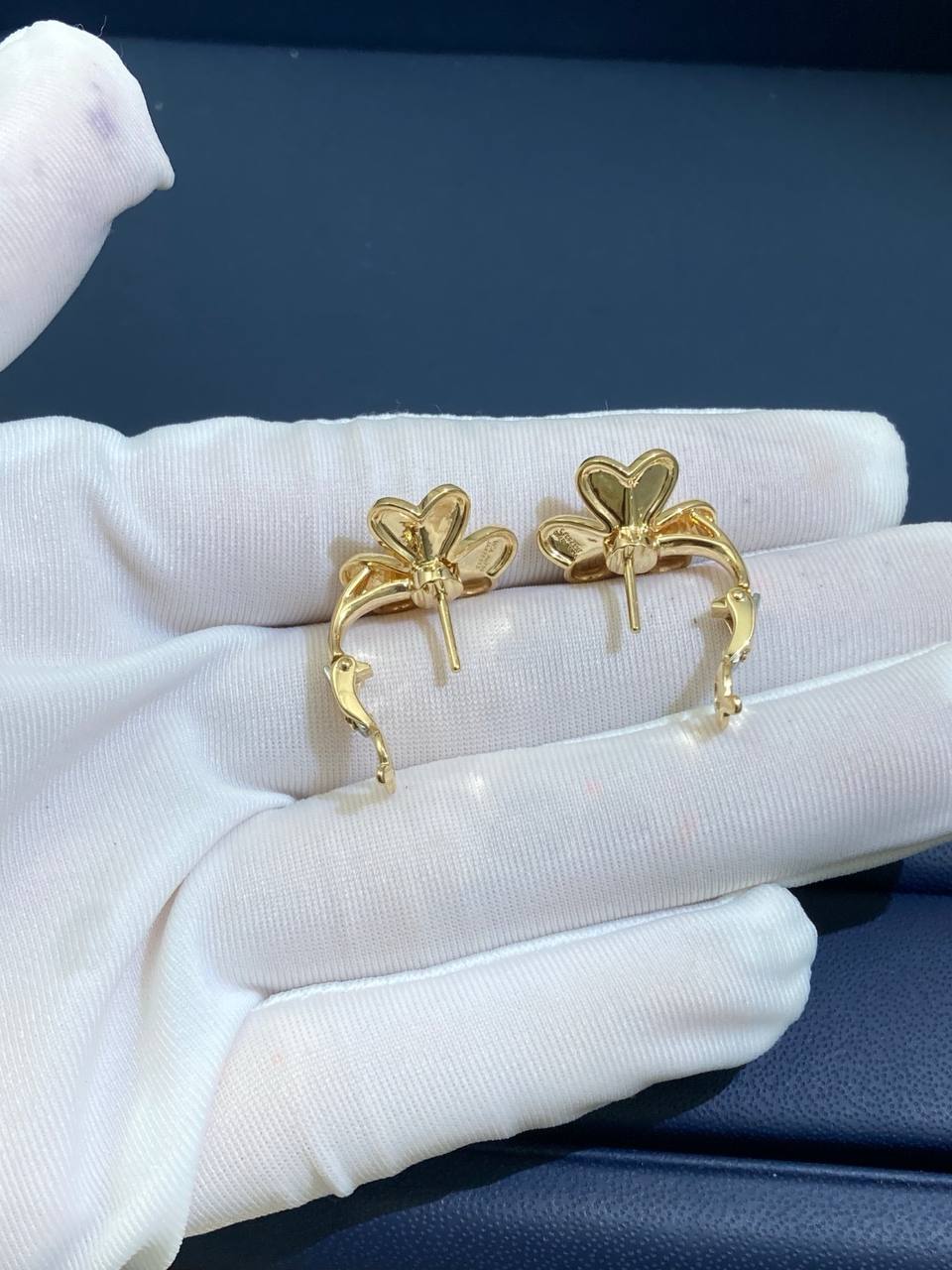 VC Floral earrings with diamonds, Small model