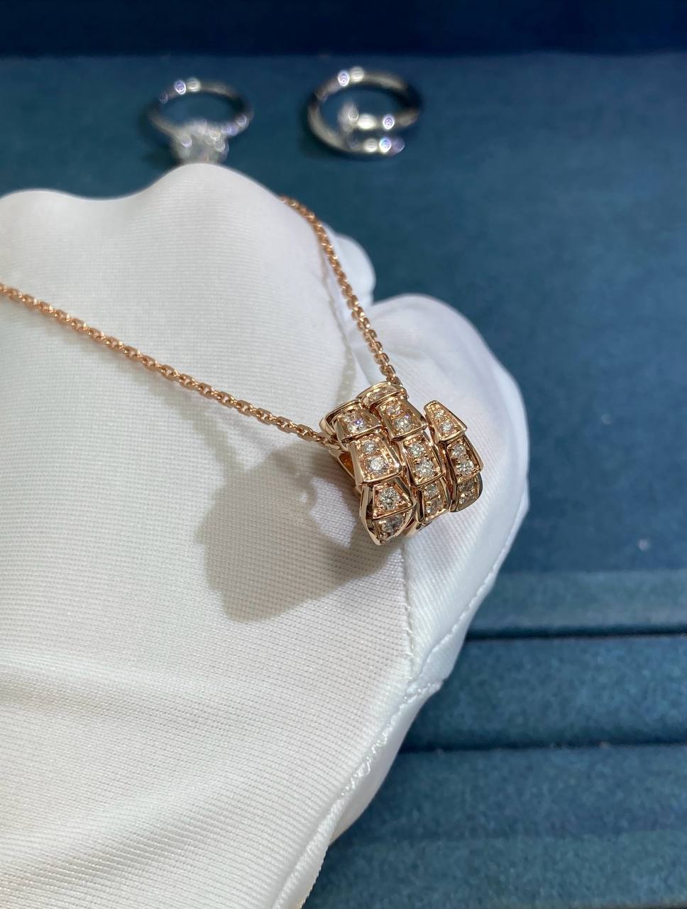 Serpenti full pave diamond pendant