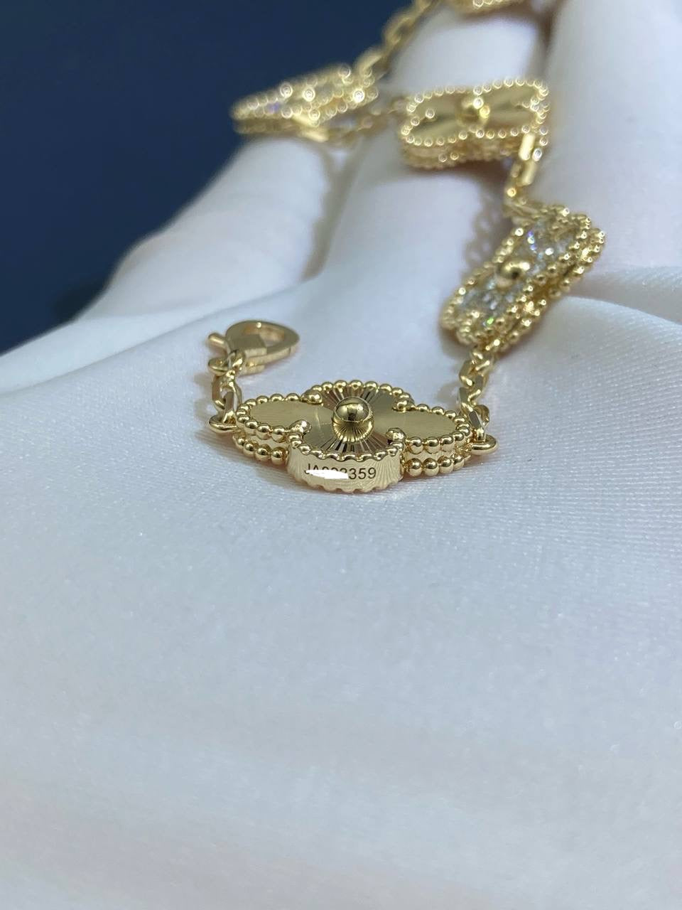 VC Guilloche bracelet with diamonds
