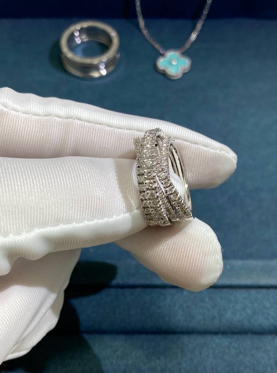 Etincelle full pave diamond ring
