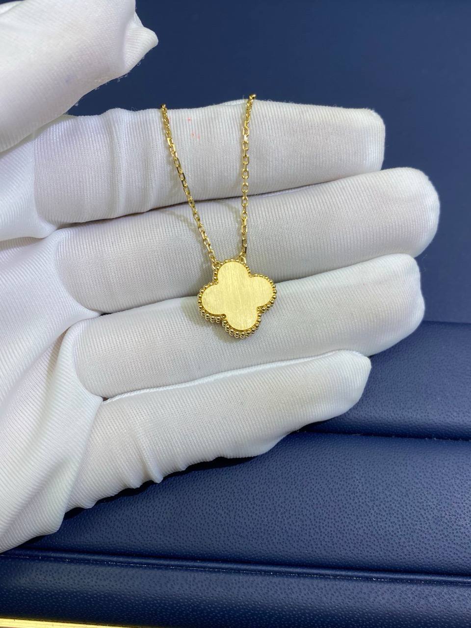 VC gold Mother-of-Pearl Holiday pendant
