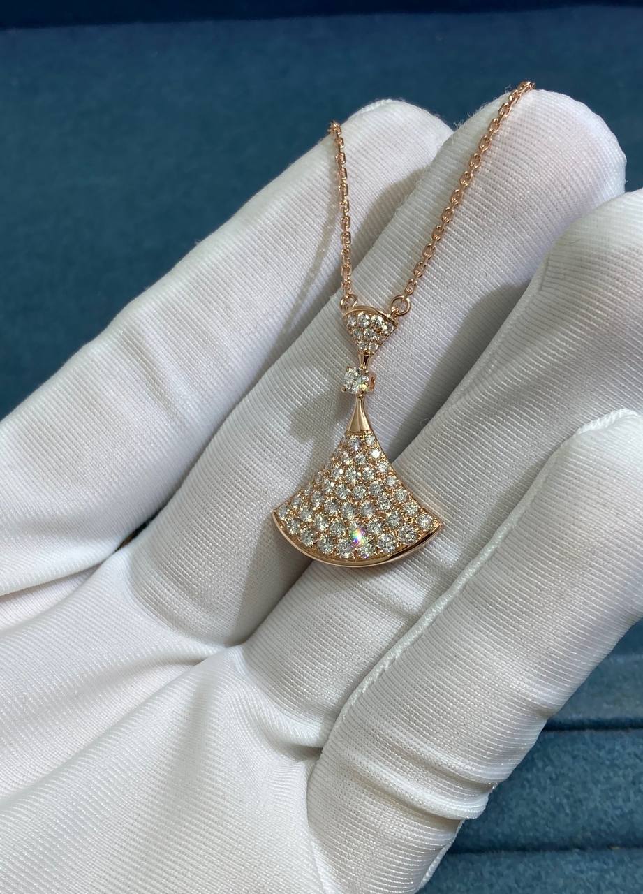 Diva full pave diamond pendant