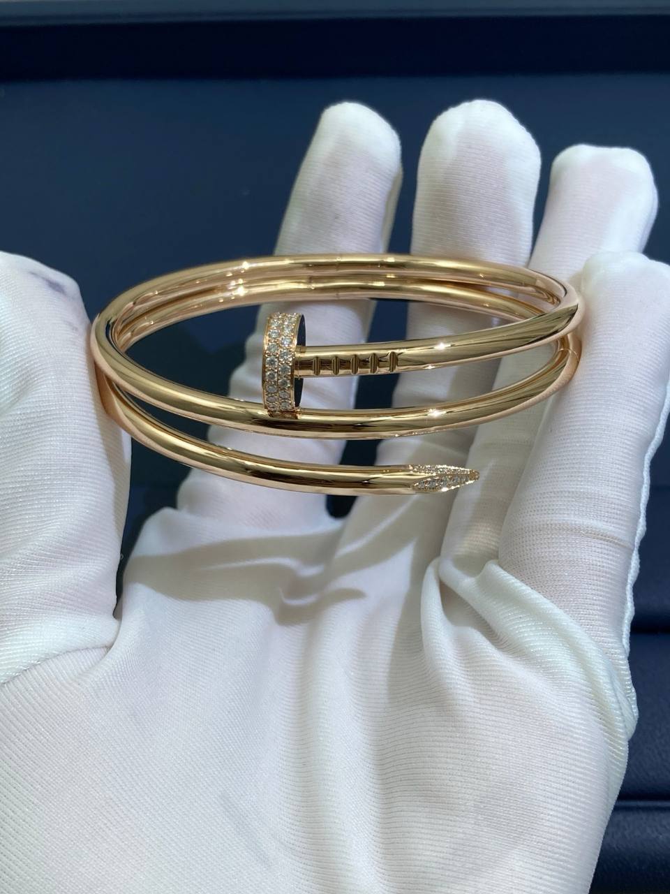 Nail double row bracelet with diamonds
