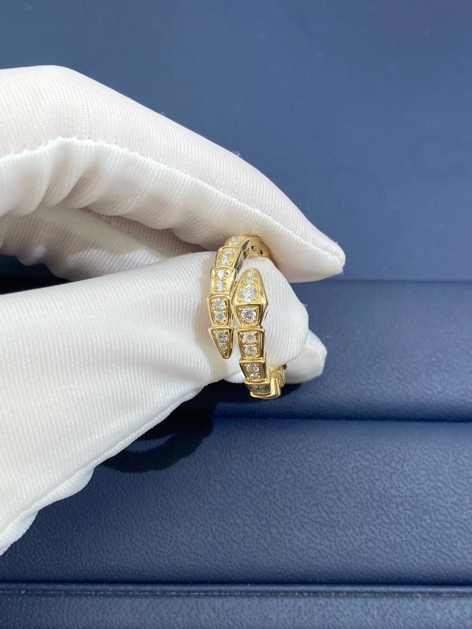 Serpenti full pave diamond ring, Small model