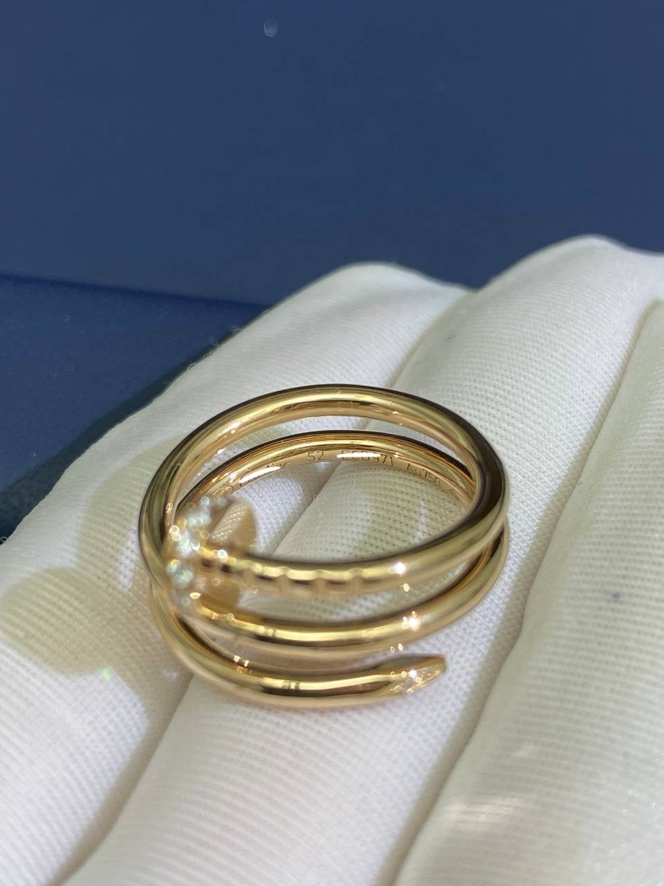 Nail double row ring with diamonds