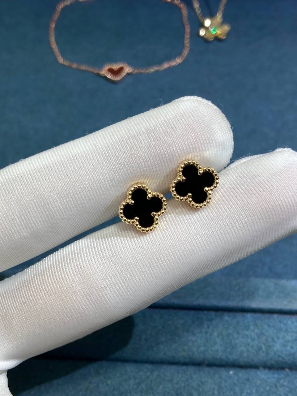 VC Onyx earrings, Mini model