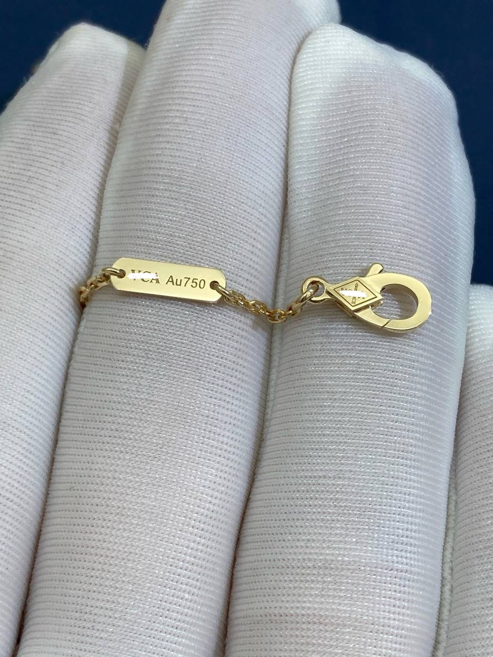 VC Blossom pendant