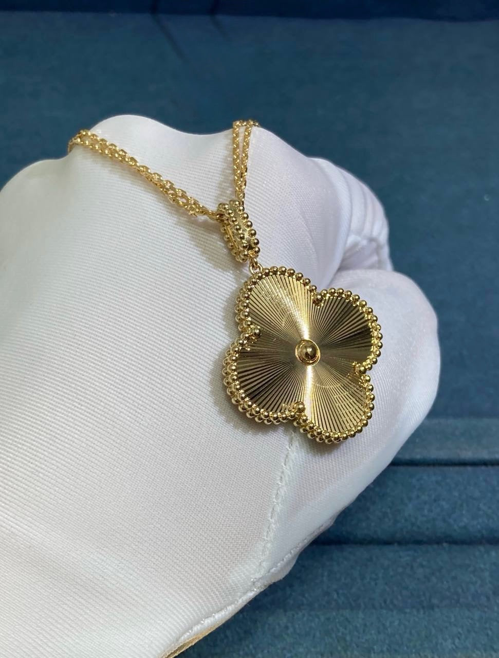 VC Guilloche pendant, Large model