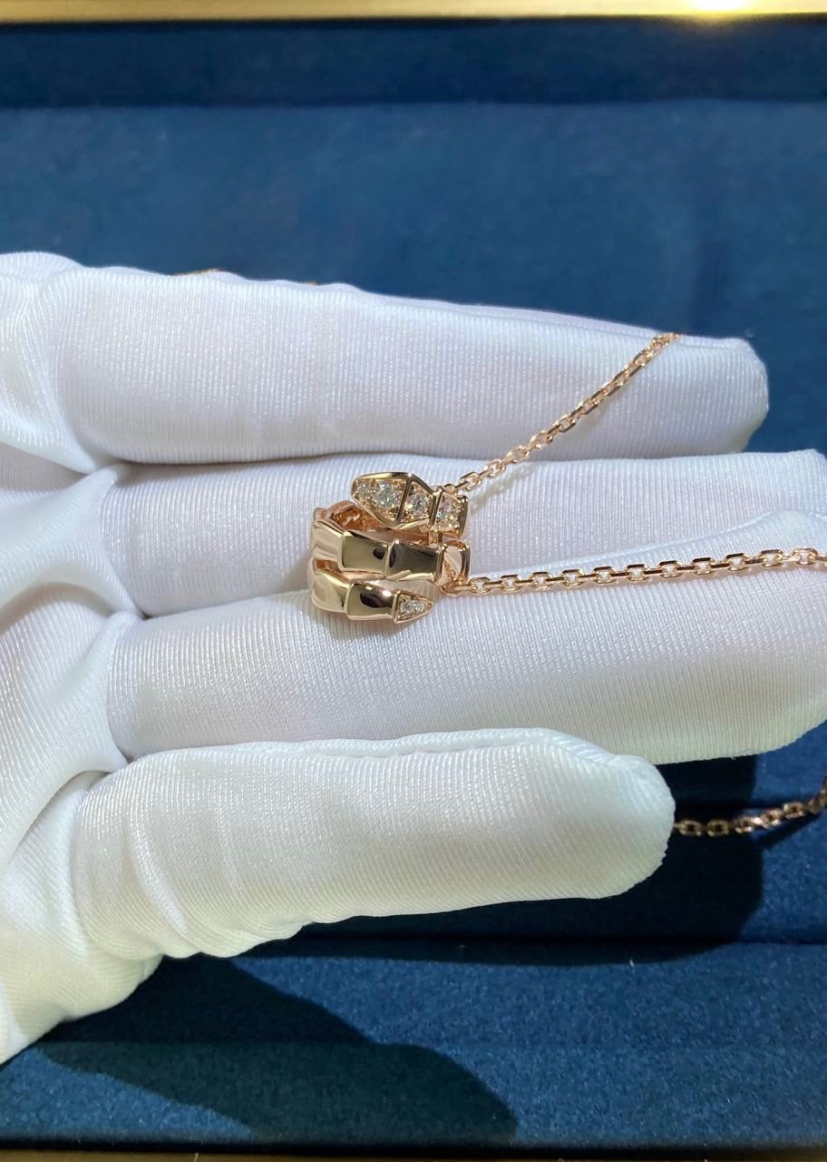 Serpenti pendant with diamonds