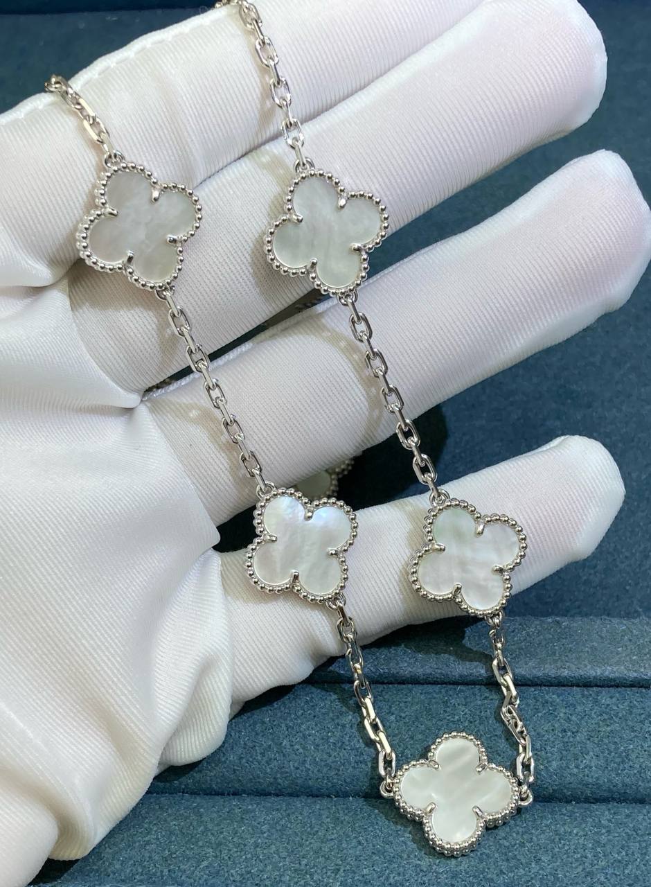 VC 10 motif white Mother-of-Pearl necklace
