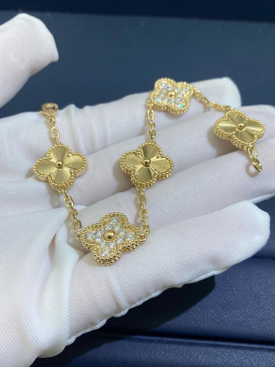 VC Guilloche bracelet with diamonds