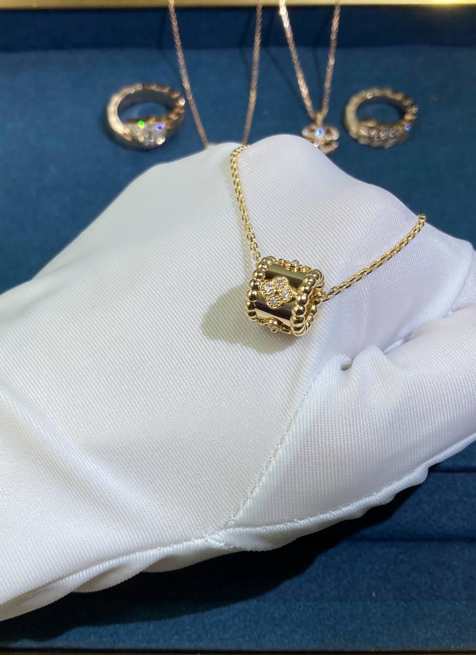 VC pendant with diamonds