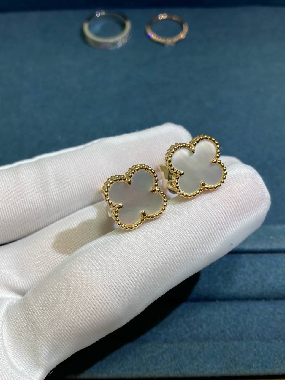 VC Mother-of-Pearl earrings 15mm
