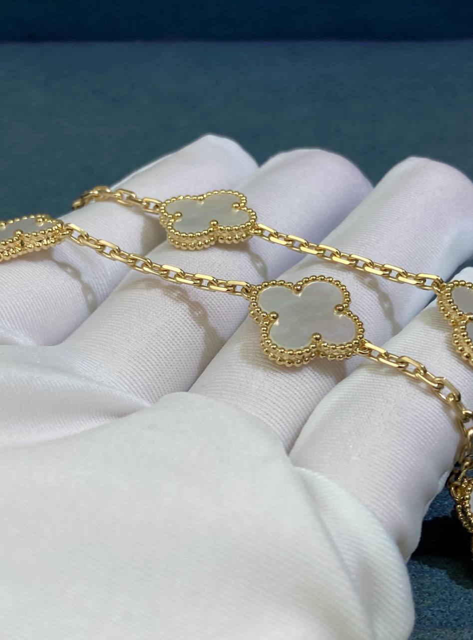 VC 10 motif white Mother-of-Pearl necklace