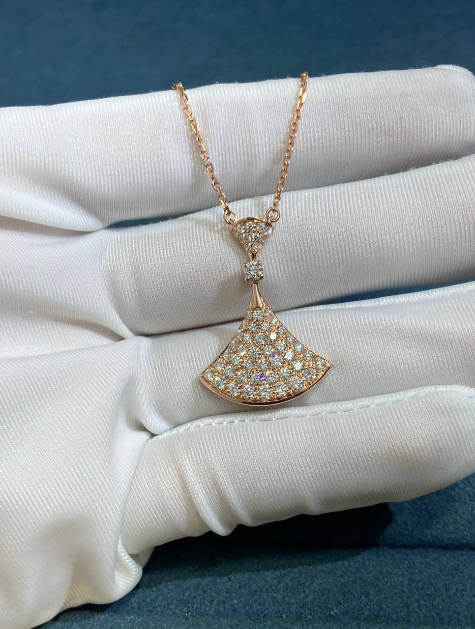 Diva full pave diamond pendant