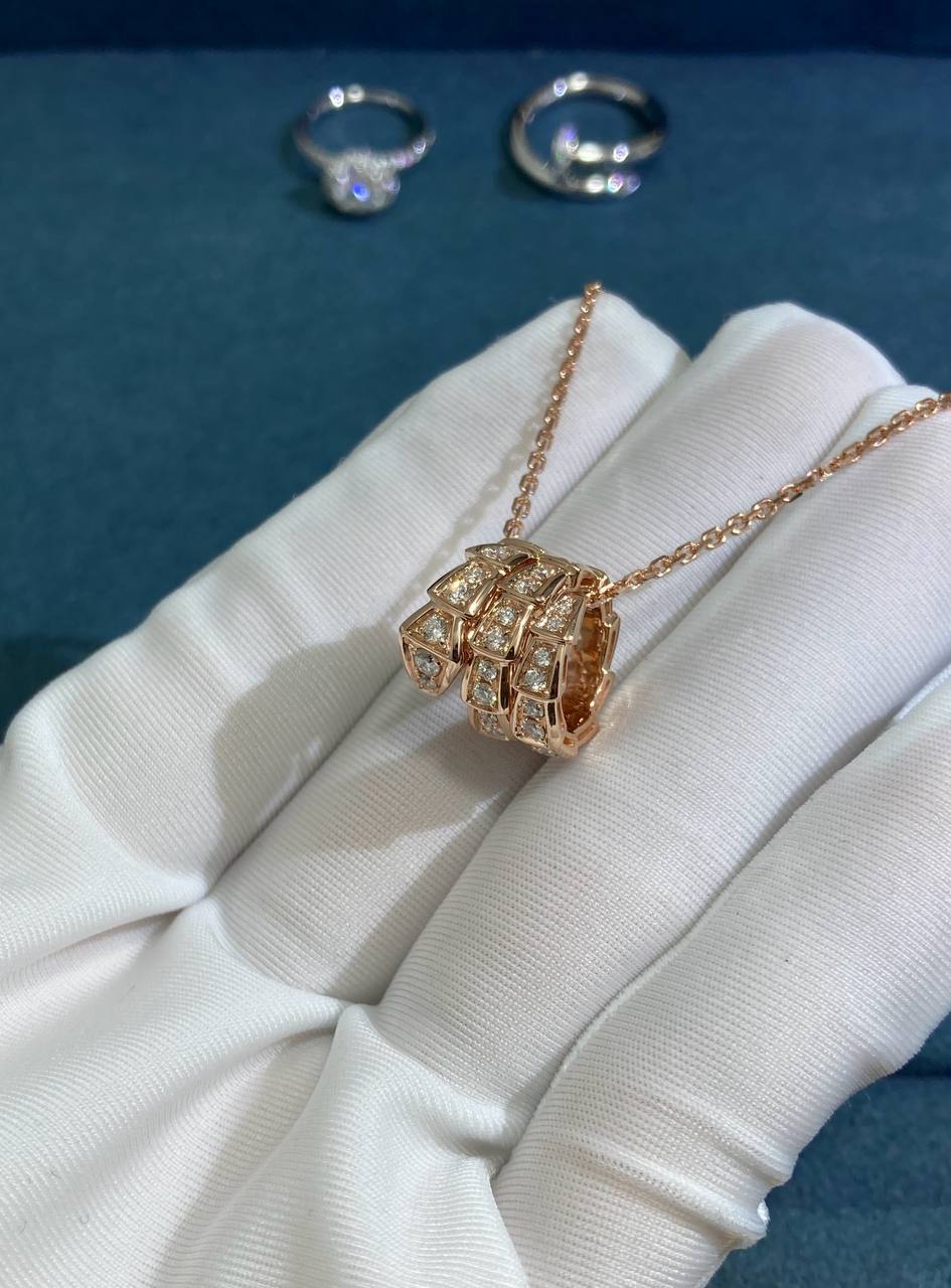 Serpenti full pave diamond pendant