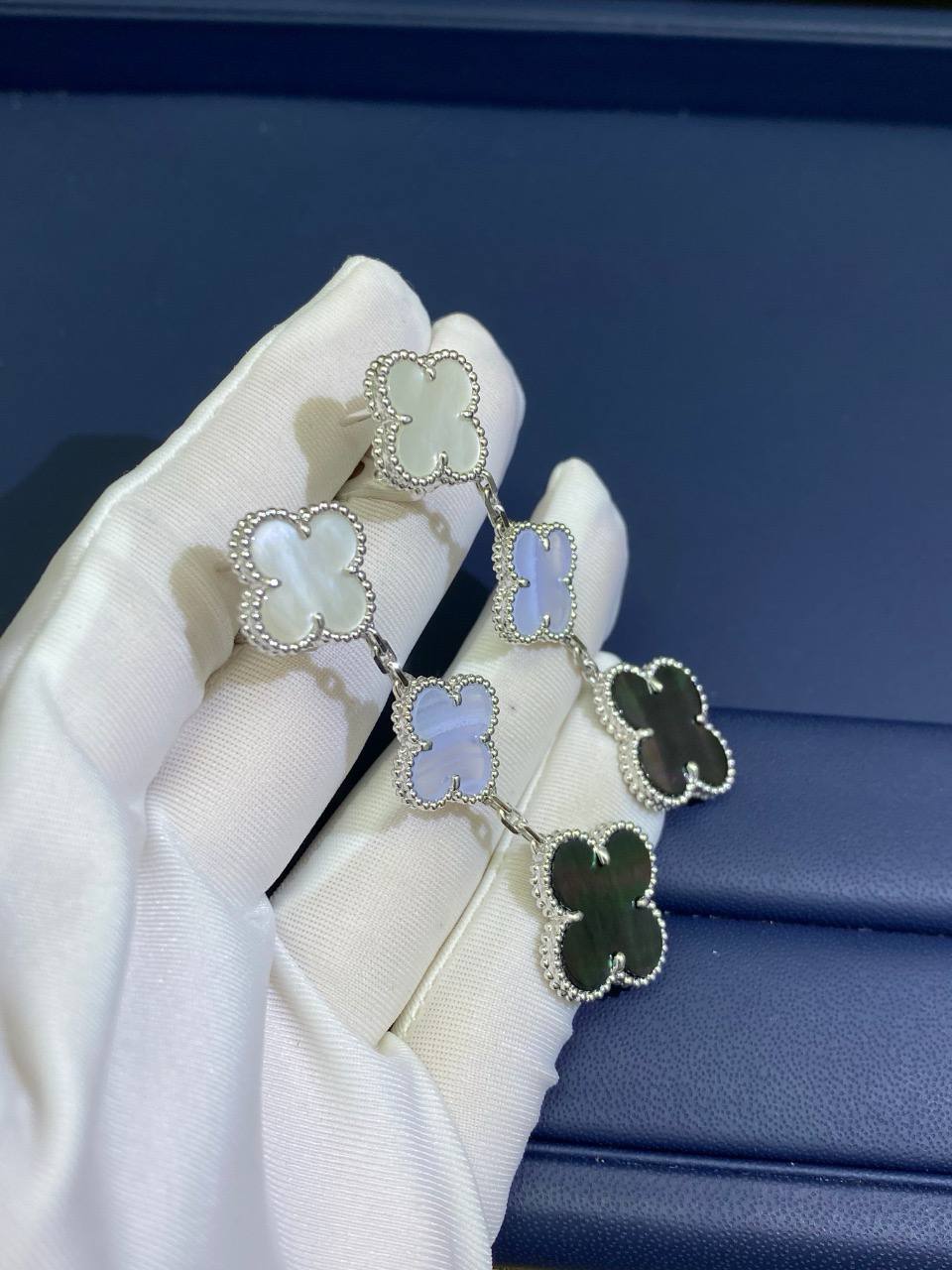 VC 3 motif Mother-of-Pearl and Chalcedony earrings