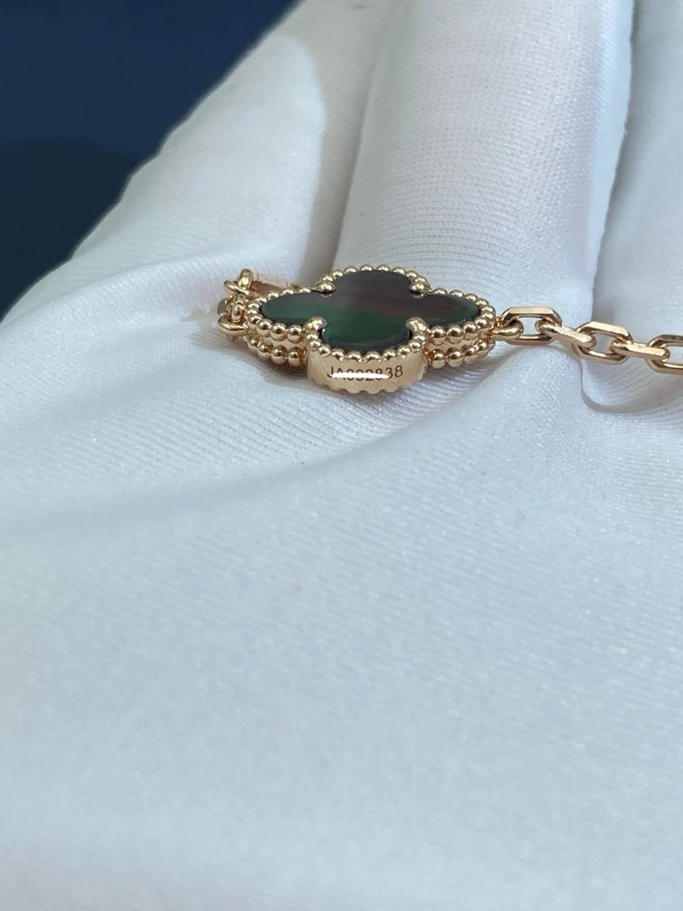 VC grey Mother-of-Pearl bracelet with diamonds