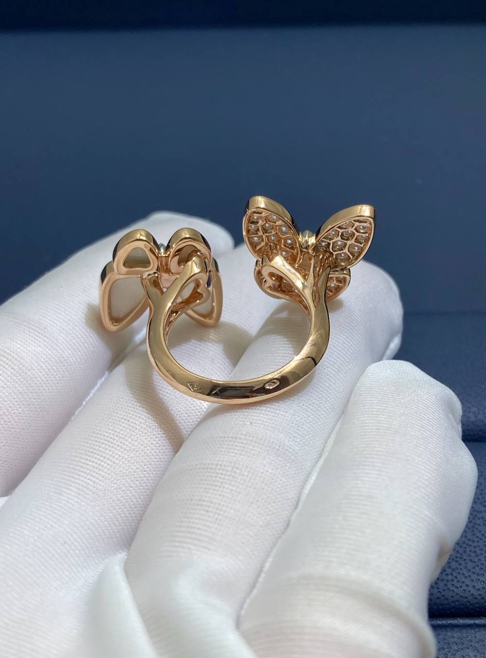 VC between the finger butterfly ring with Mother-of-Pearl and diamonds