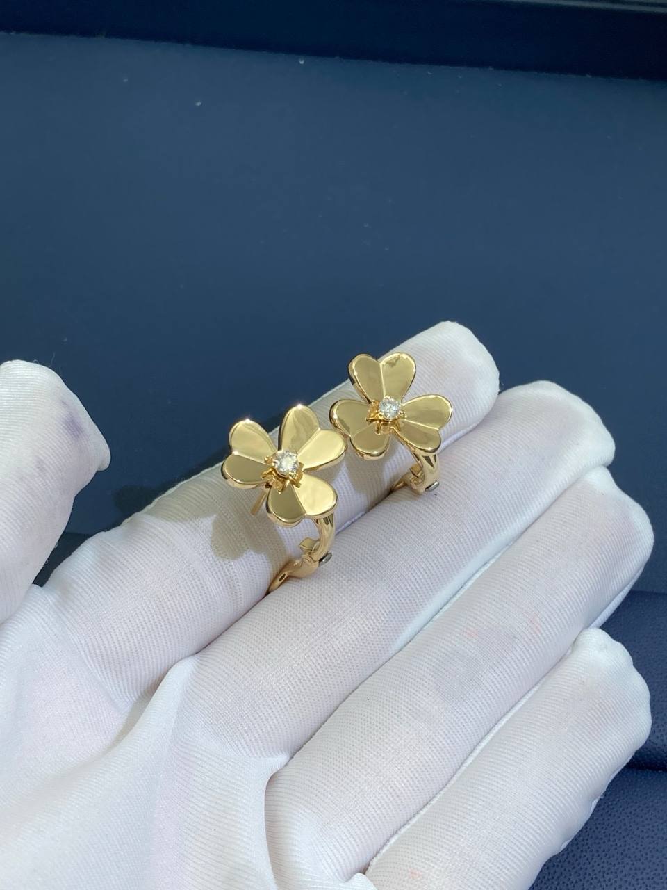 VC Floral earrings with diamonds, Small model