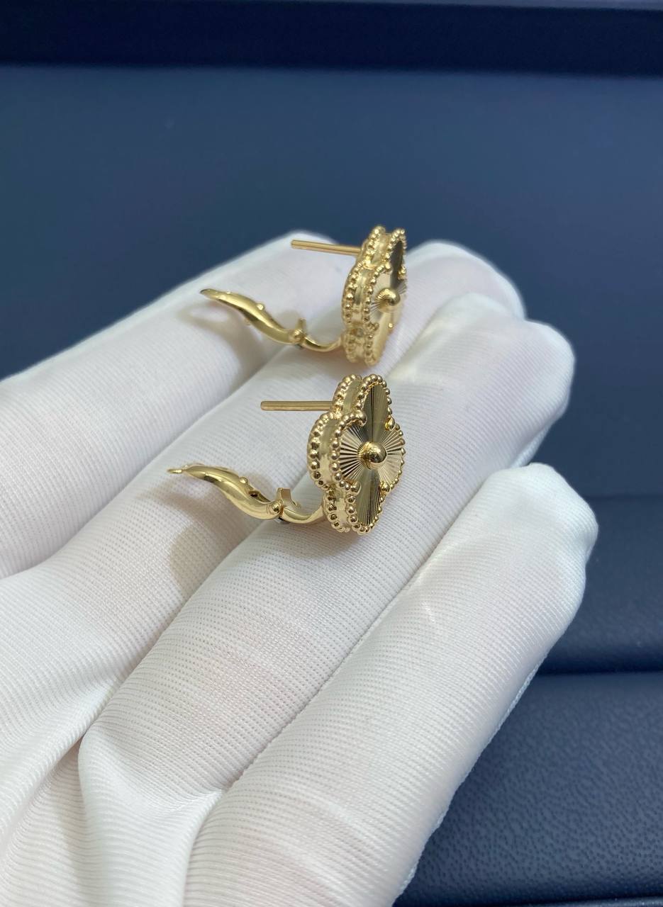 VC Guilloche earrings 15mm