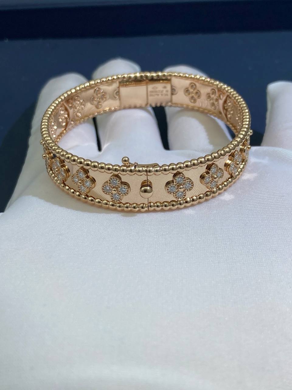 VC bracelet with diamonds, Medium model