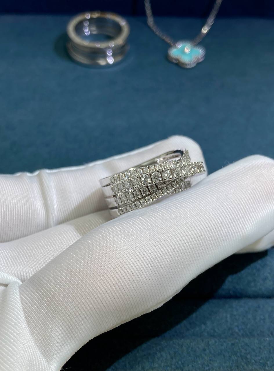 Etincelle full pave diamond ring