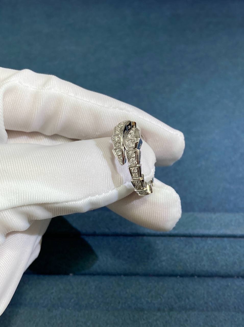 Serpenti full pave diamond ring, Small model