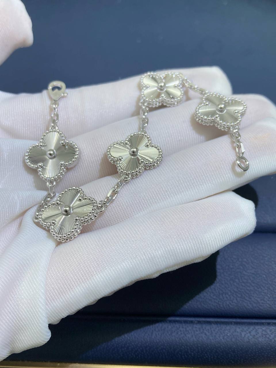 VC Guilloche bracelet
