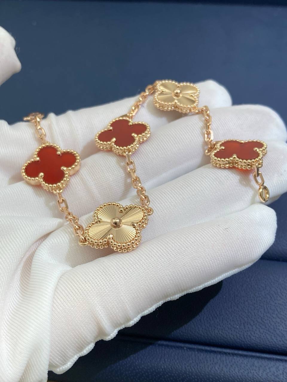 VC Guilloche bracelet with Carnelian