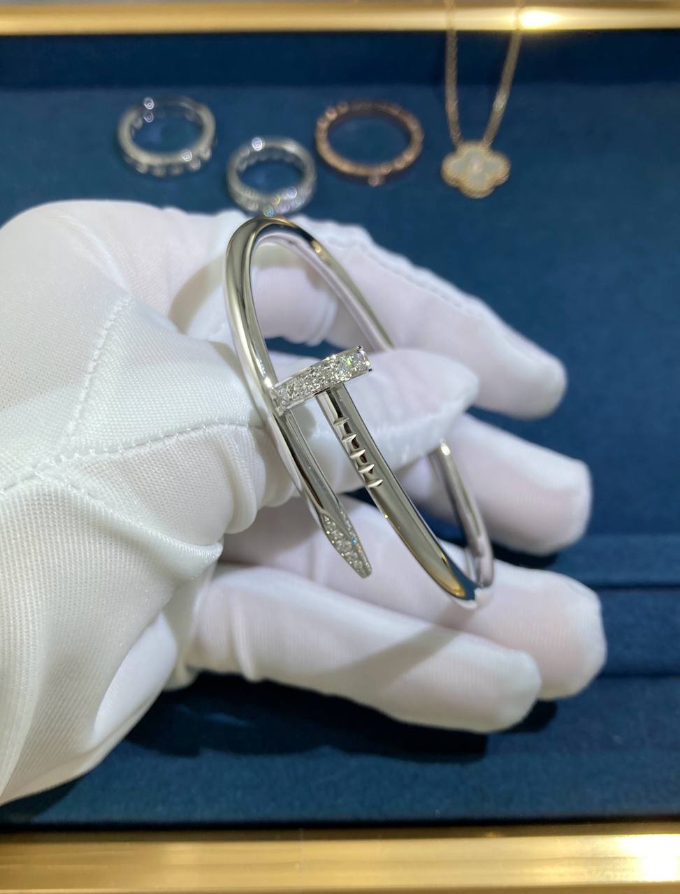 Nail bracelet with diamonds, Medium model