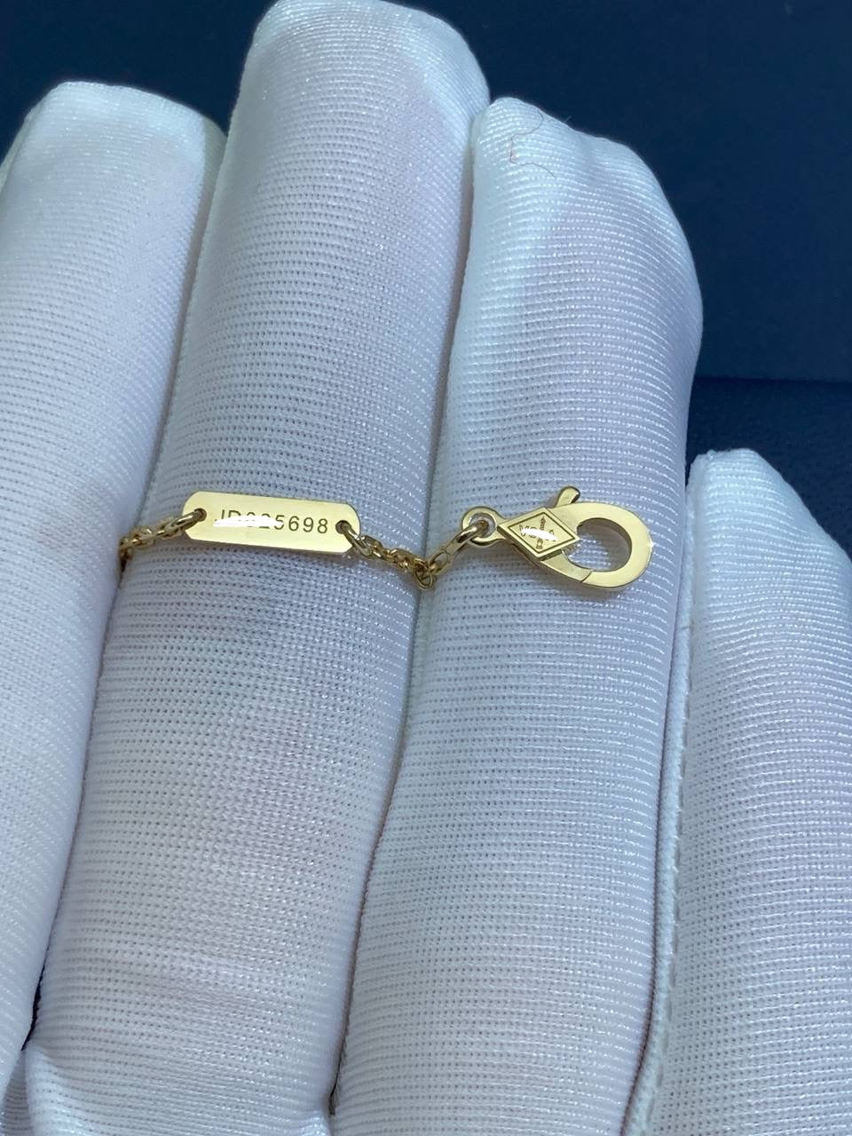 VC Guilloche pendant