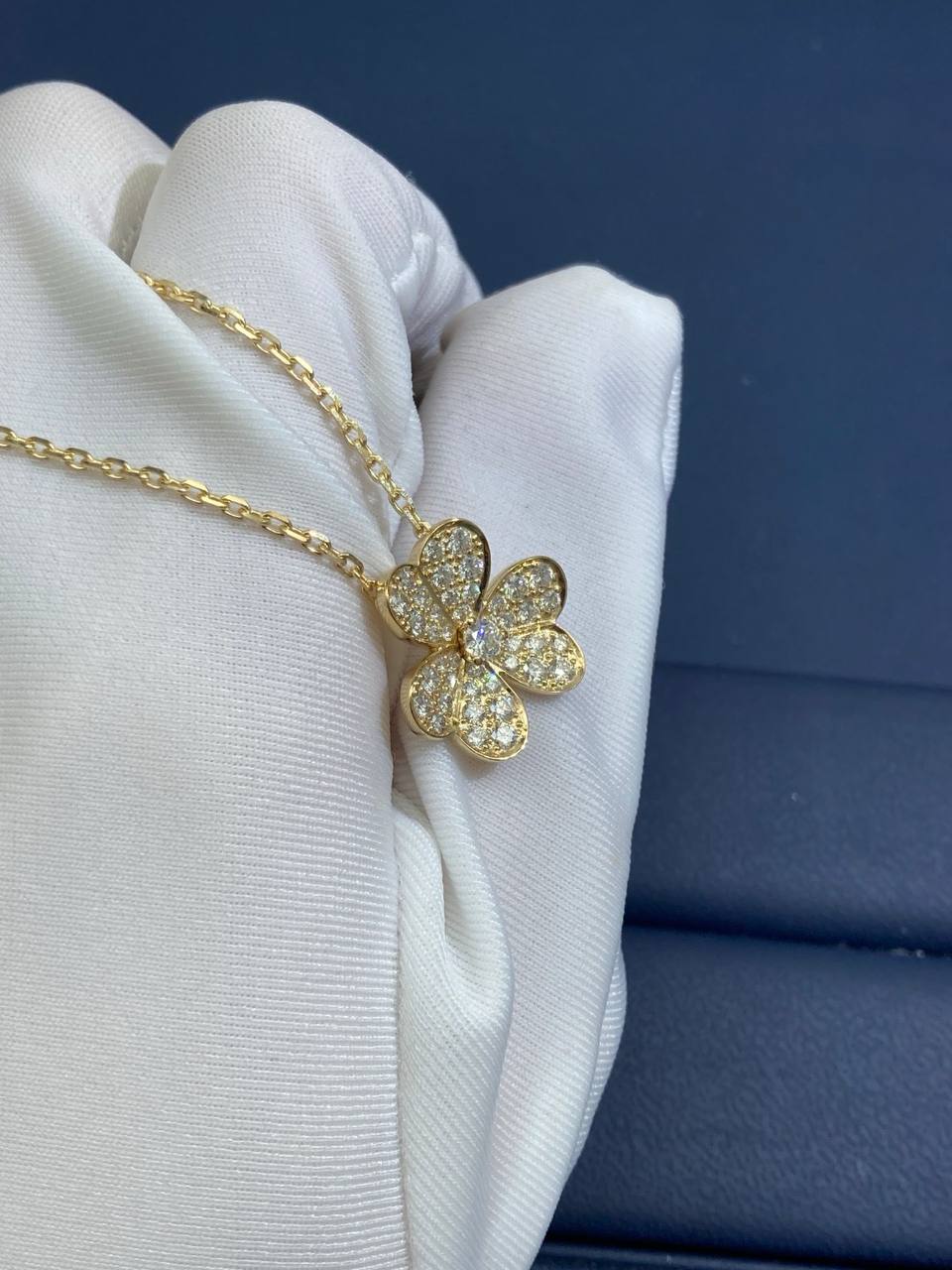 VC Floral full pave pendant, Small model