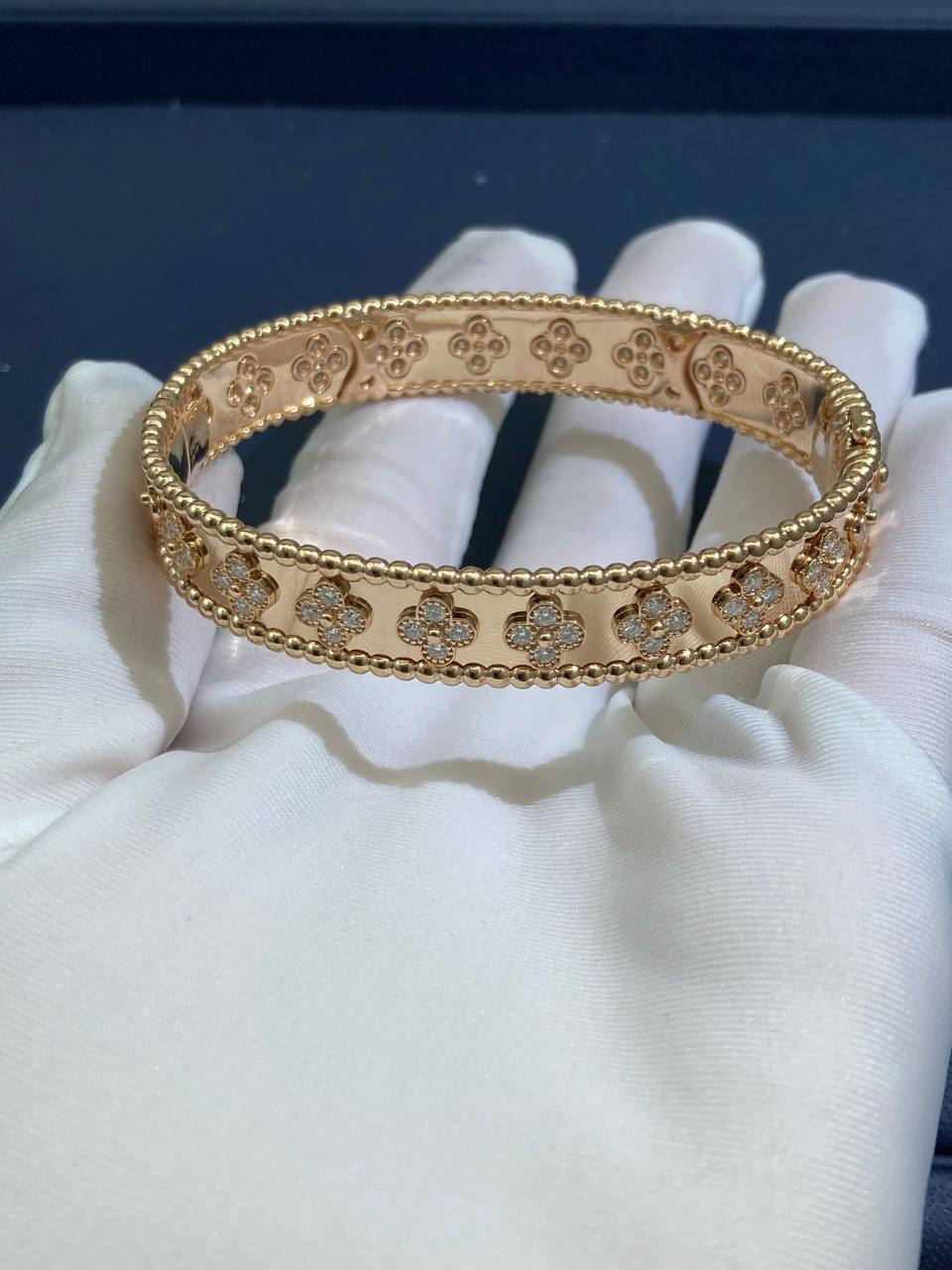 VC bracelet with diamonds, Medium model