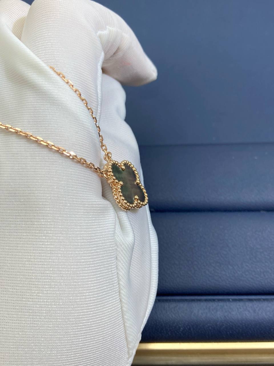 VC grey Mother-of-Pearl pendant