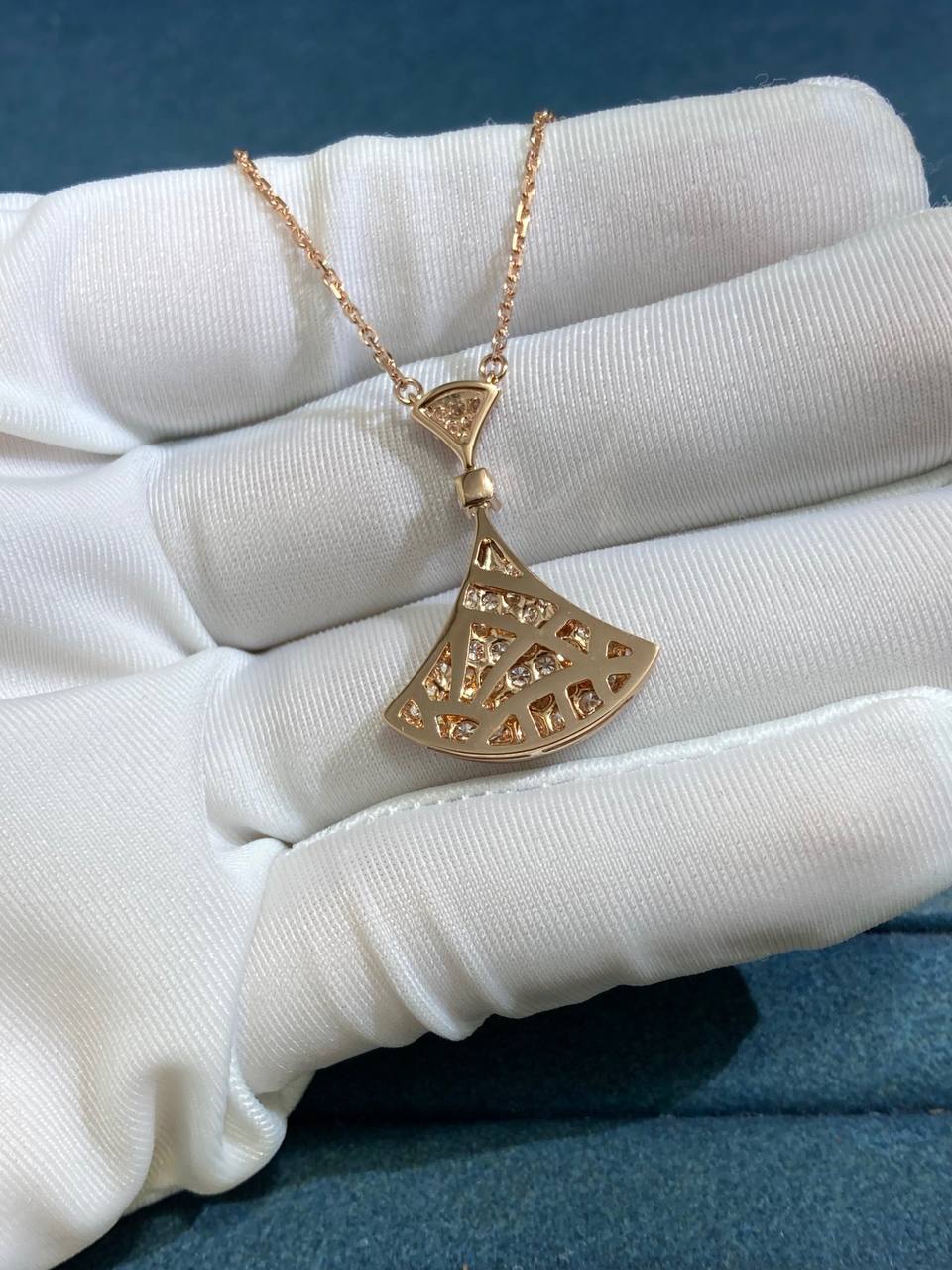 Diva full pave diamond pendant