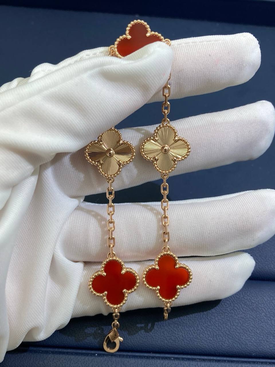 VC Guilloche bracelet with Carnelian