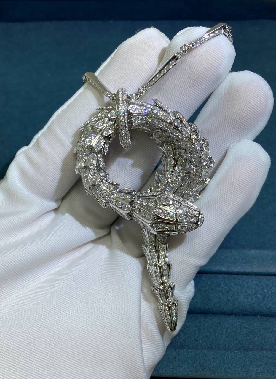 Serpenti full pave diamond pendant, Large model