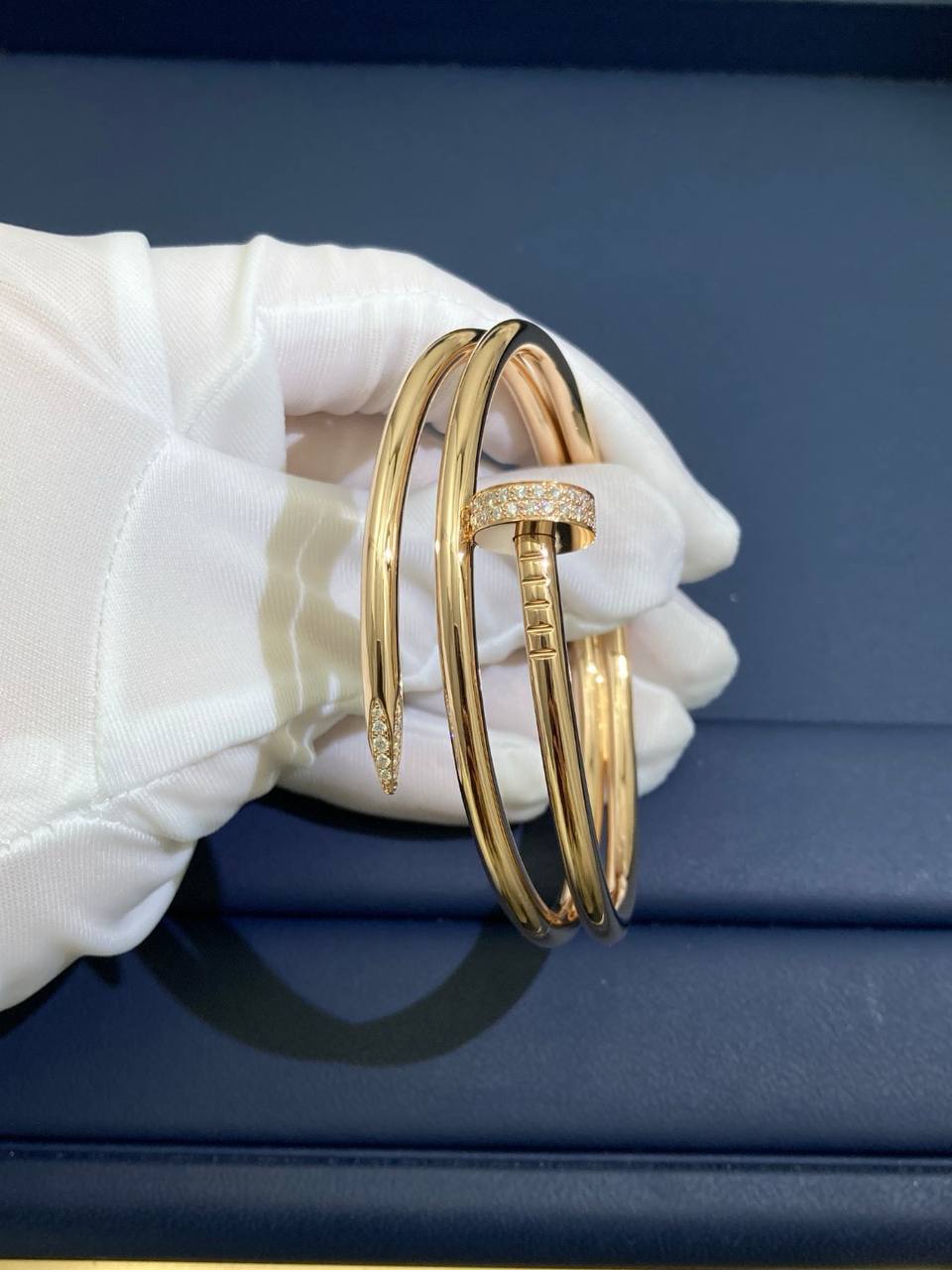 Nail double row bracelet with diamonds