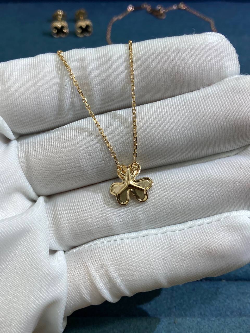 VC floral pendant with 1 emerald, Mini model