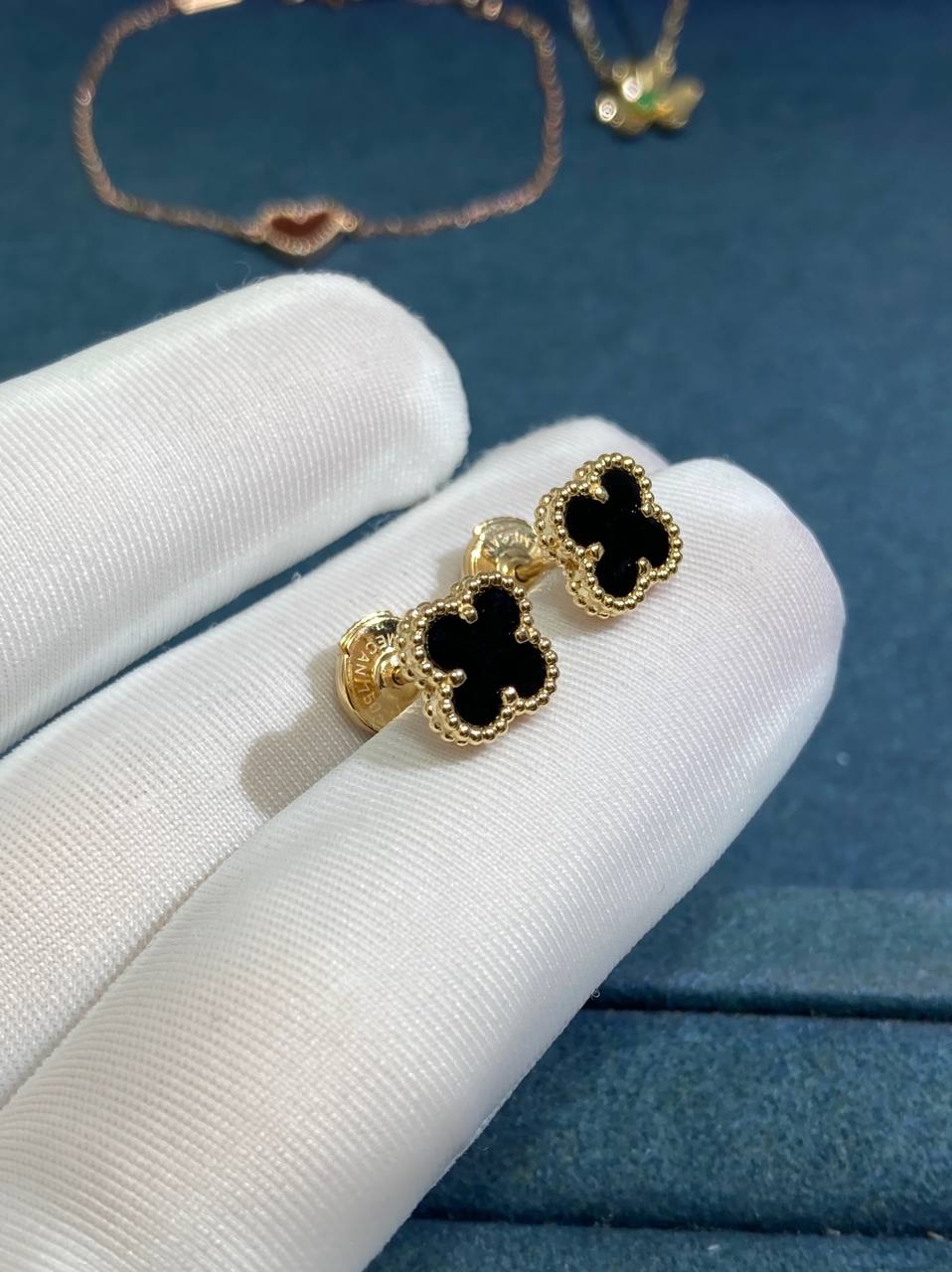 VC Onyx earrings, Mini model